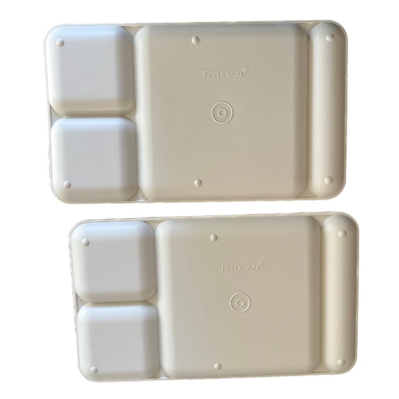 2 Tupperware Divided Food Trays Almond 1535 TV Lunch Camping Stackable USA - Picture 2 of 4